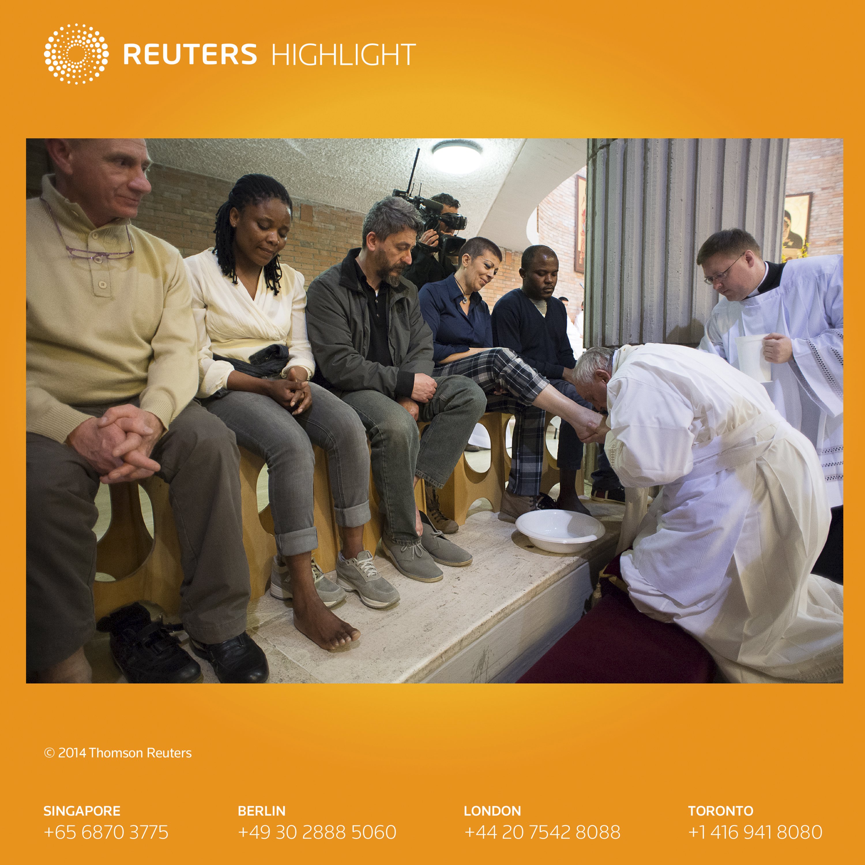 Τα πόδια κρατουμένων έπλυνε ο Πάπας την Μ. Πέμπτη των Καθολικών