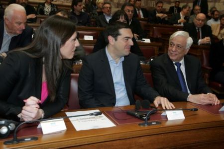 Σύσσωμη η πολιτειακή ηγεσία στην πρεμιέρα της επιτροπής για το χρέος