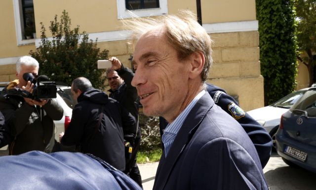 Jean-Claude Oswald agrees to cooperate with Greek authorities