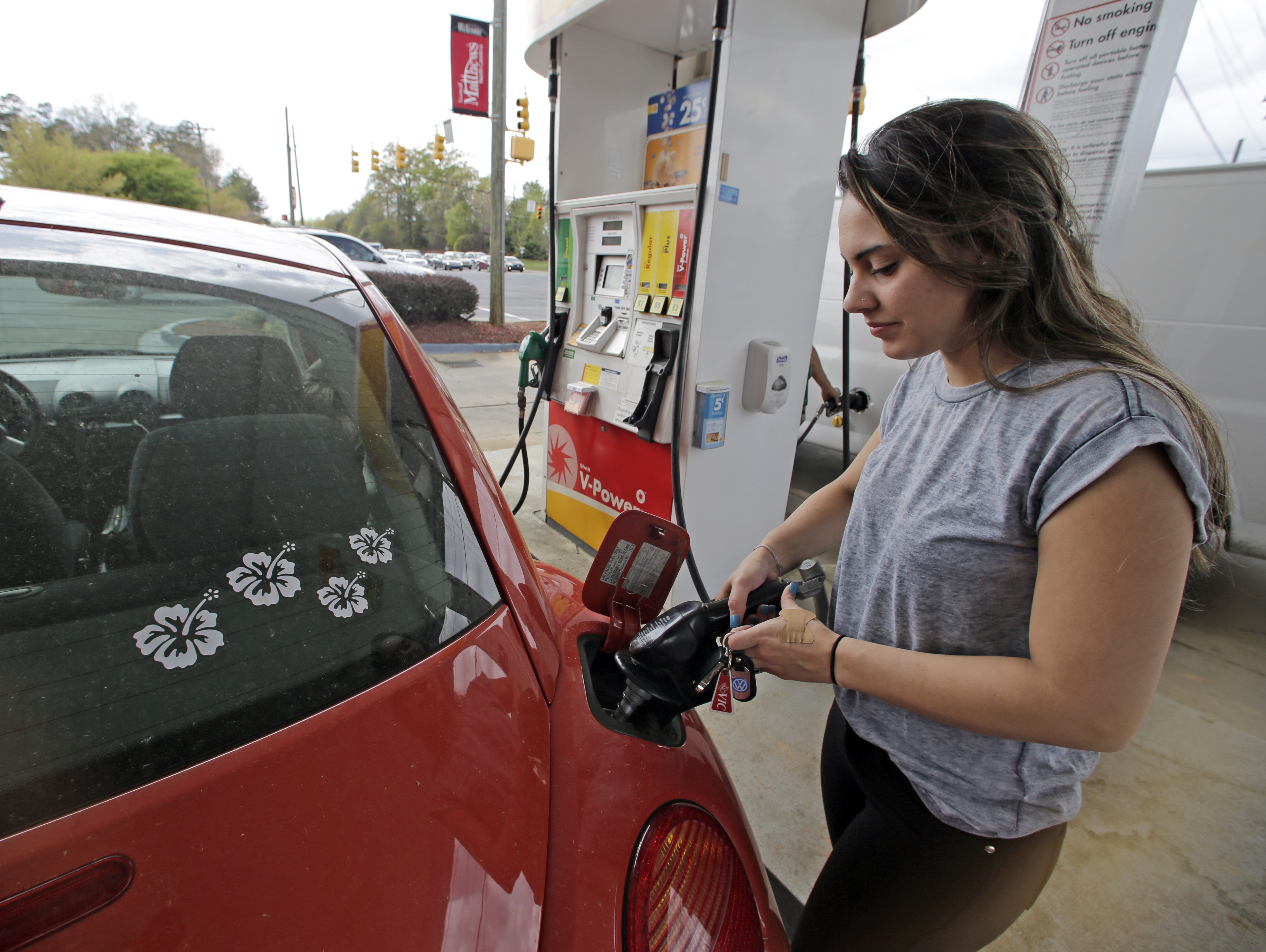 Εισήγηση ΡΑΕ για επιβολή πλαφόν στην τιμή της βενζίνης
