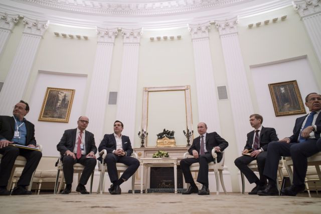 Οι αντιδράσεις κομμάτων για τη συνάντηση Τσίπρα – Πούτιν