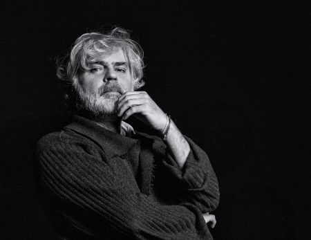 Νίκος Καραθάνος: «Περπατώντας στον Βυσσινόκηπο»