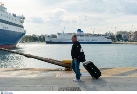 Ακυρώσεις και μειώσεις κρατήσεων σε ακτοπλοΐα και κρουαζιέρα