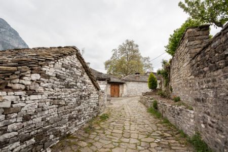 Μια ιστορία εσωτερικής καταστροφής