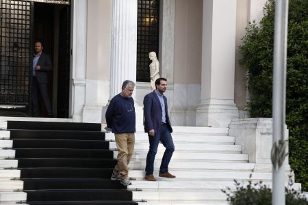 Μαξίμου κατά Βενιζέλου: «Εχει μαύρα μεσάνυχτα»