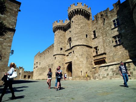Ρόδος: Η αυλή των θαυμάτων