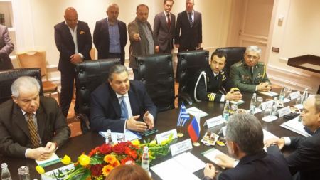 Κυκλοφορεί και οπλοφορεί