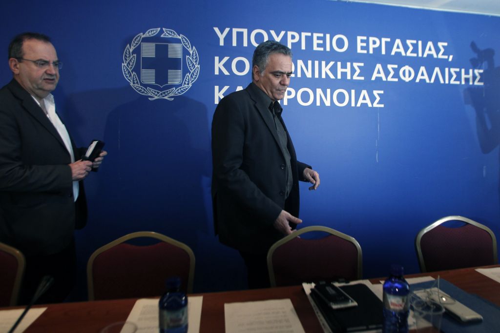 Σκουρλέτης: Μέτρα για εργαζόμενους υπό ιδιότυπο καθεστώς «ομηρίας»