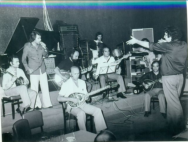 Οι λογοκριτές φεύγουν, τα τραγούδια μένουν