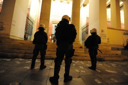 ΕΚΠΑ: Περικυκλωμένη από την αστυνομία η Πρυτανεία