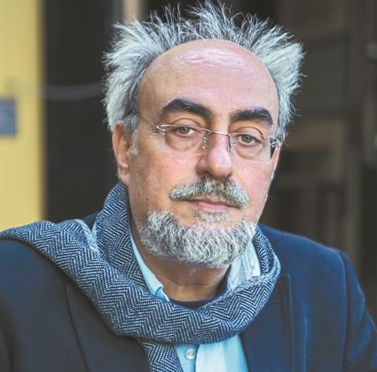 Το νέο μυθιστόρημα του Γ. Σκαμπαρδώνη καταβυθίζεται σε πάθη πολιτικά και ψυχικά