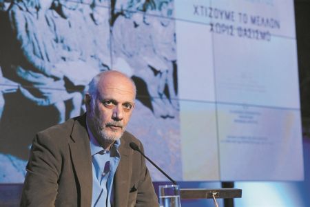 Αυλαία αποκαλύψεων στο θέατρο