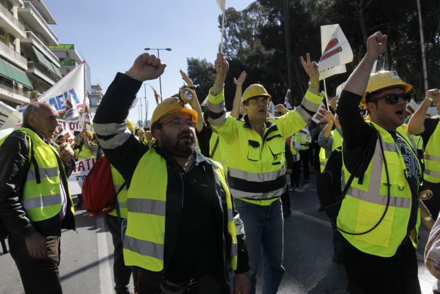 Hellenic Gold miners block access to old town hall in Arnea