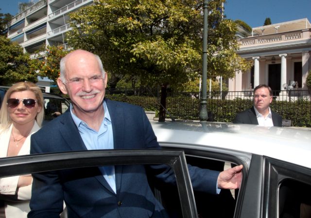 Papandreou backs calling a referendum for compromising agreement
