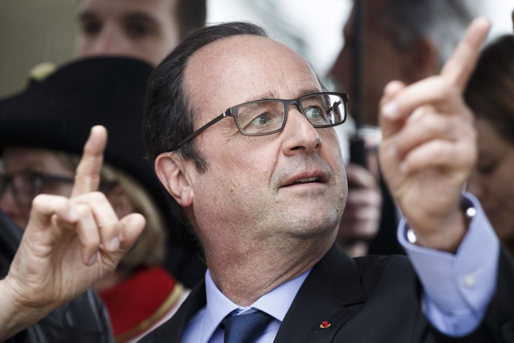 Αυξήθηκε η δημοτικότητα του Ολάντ, αλλά παραμένει πίσω στις δημοσκοπήσεις