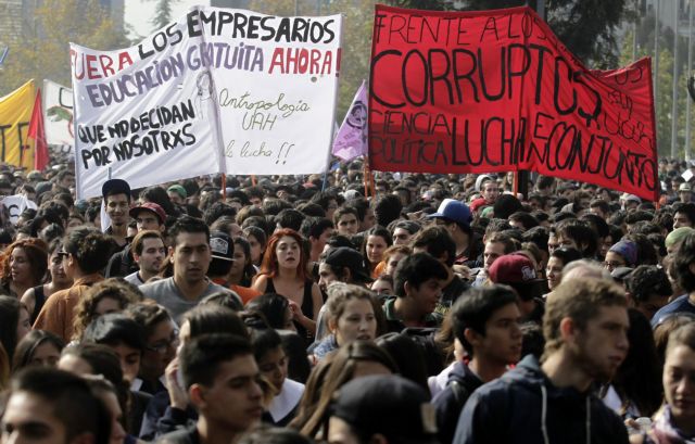 Ογκώδεις διαδηλώσεις στη Χιλή για την παιδεία και εναντίον της διαφθοράς