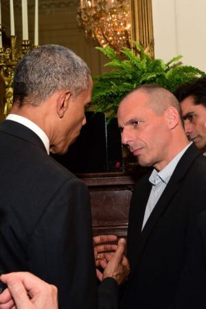 Πώς ο Βαρουφάκης έσπασε το πρωτόκολλο