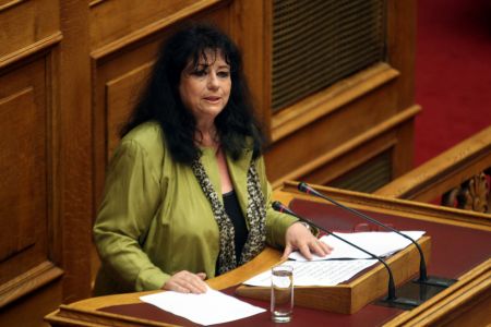 Βαγενά: Ζητάει περικοπή μεγάλων μισθών του Δημοσίου αντί μειώσεων στο ΕΚΑΣ