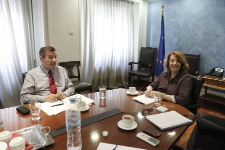 Καμίνης: «Ναι» σε κέντρο φιλοξενίας προσφύγων στην Αθήνα