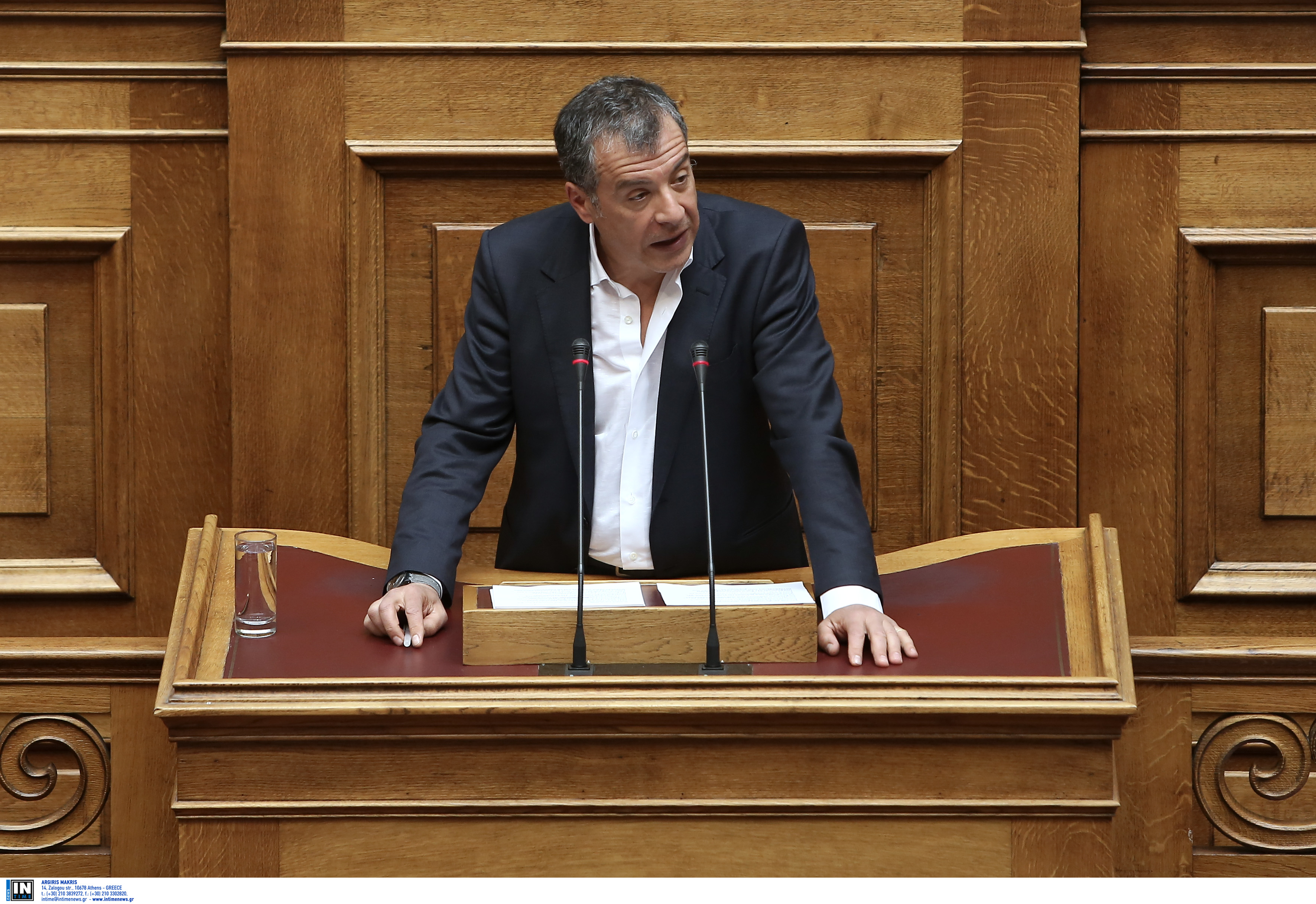 Ο Στ. Θεοδωράκης συναντάται με τον Πρόεδρο της Δημοκρατίας