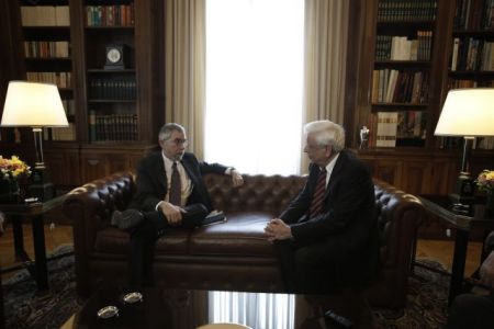 Παυλόπουλος: Η Ελλάδα θα παραμείνει στην ευρωζώνη