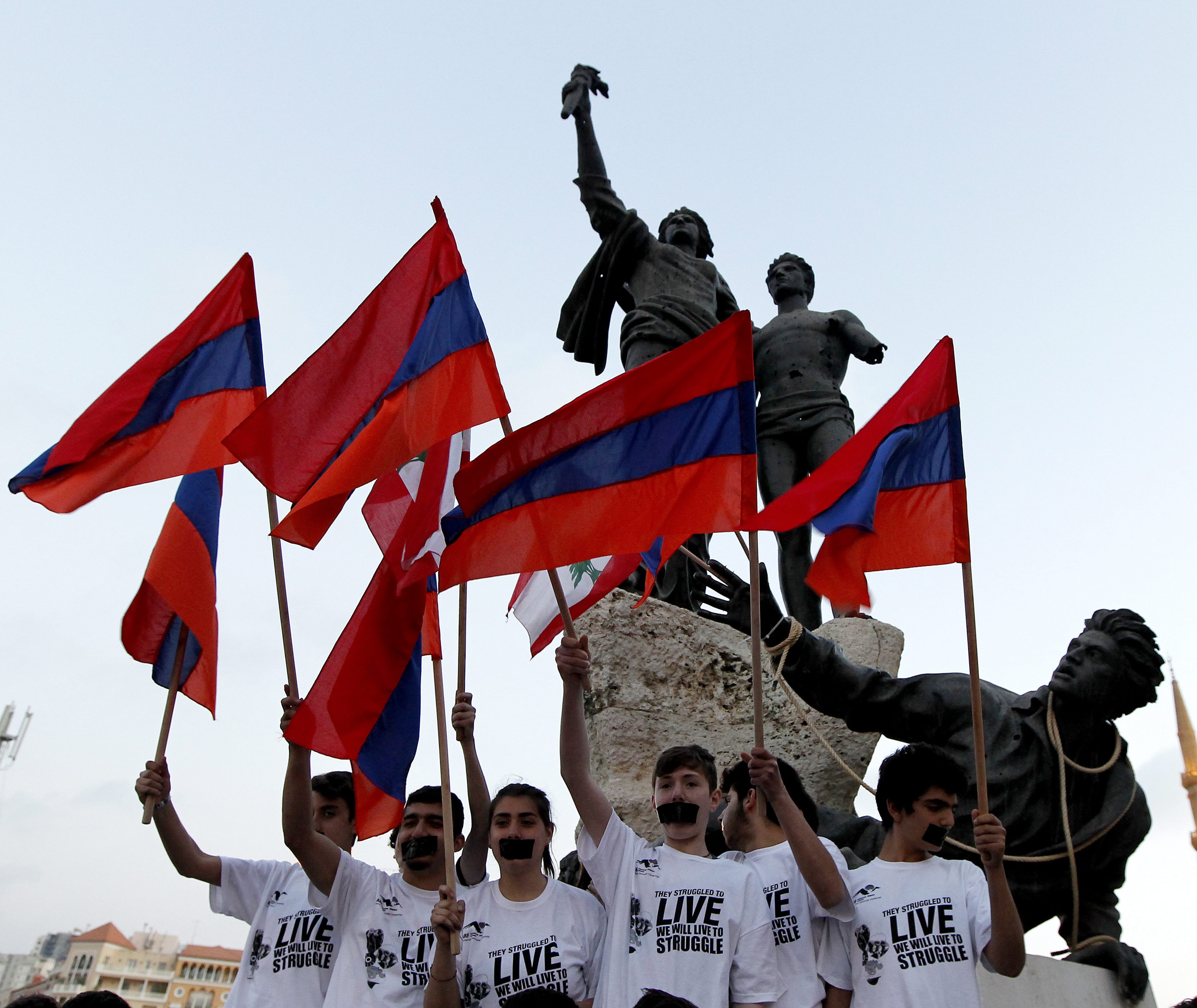 Ο Νταβούτογλου συλλυπείται τους Αρμένιους αλλά δεν βλέπει γενοκτονία