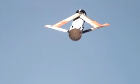 Βίντεο: Εκτοξευτήρας απελευθερώνει σμήνος αυτόνομων drone