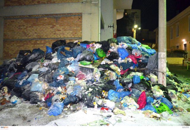 Στη Δυτική Ελλάδα τα σκουπίδια του Πύργου