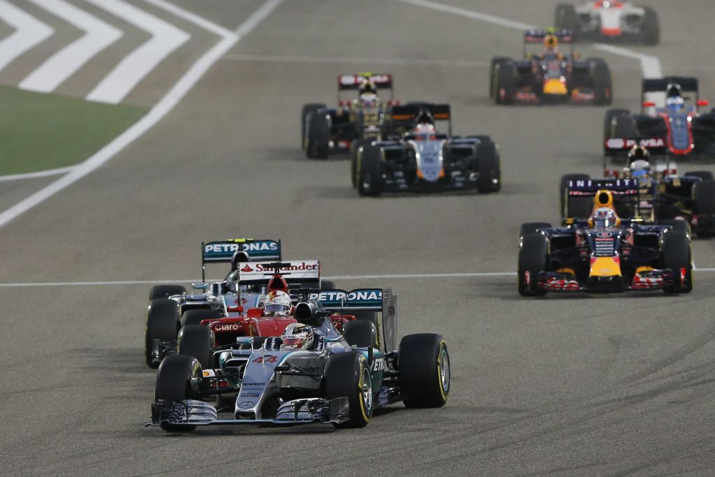 Στα γήπεδα και στην TV