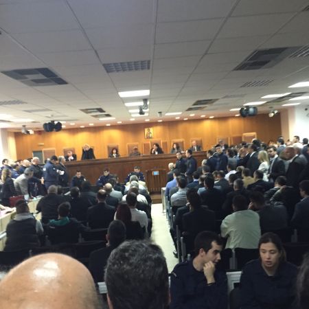 Διακόπηκε για τις 7 Μαΐου αμέσως μετά την εκφώνησή της η δίκη της Χρυσής Αυγής