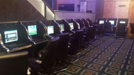 Επαιζαν «φρουτάκια» σε κατάστημα στον Αγιο Παντελεήμονα