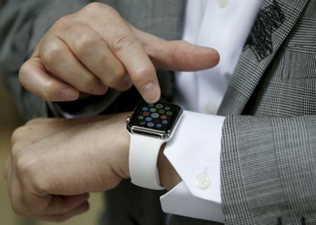 Τα «έξυπνα» ρολόγια κερδίζουν έδαφος