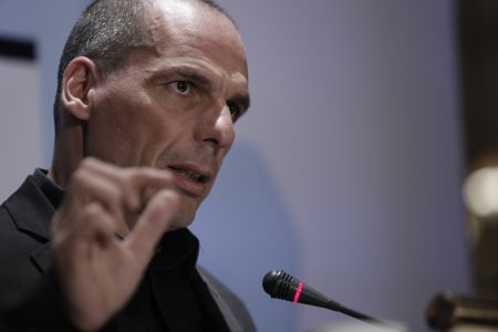 Βαρουφάκης: Αντιευρωπαϊκή οποιαδήποτε αναφορά σε Σχέδιο Β’