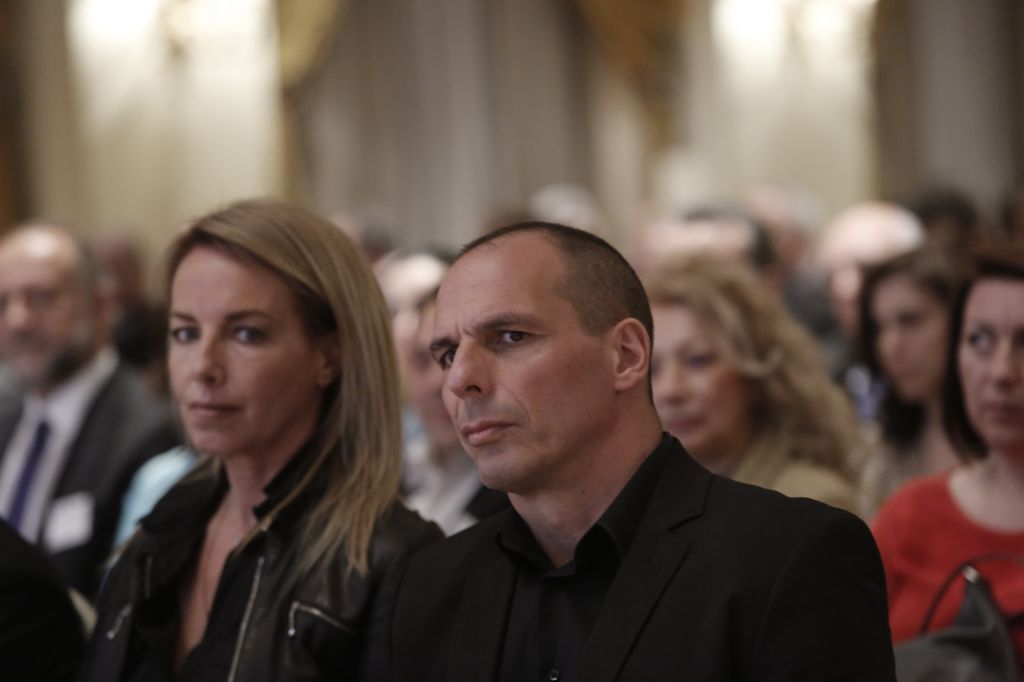 Ο Γιάνης Βαρουφάκης περιγράφει τον προπηλακισμό του στα Εξάρχεια