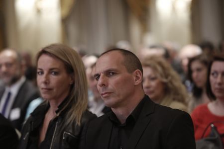 Ο Γιάνης Βαρουφάκης περιγράφει τον προπηλακισμό του στα Εξάρχεια