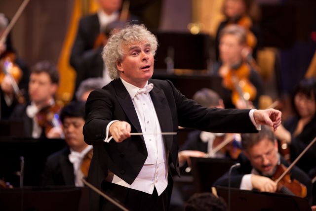 Σάιμον Ρατλ: Να μείνουμε όλοι μαζί στην Ευρώπη