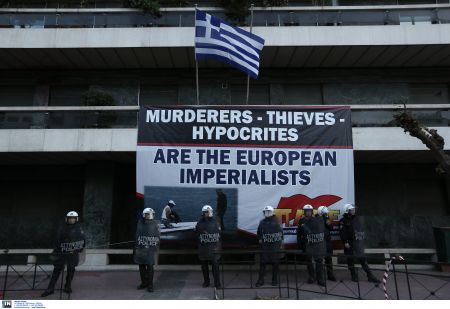 Διαδηλώσεις για τους μετανάστες στην Ελλάδα και την Ιταλία