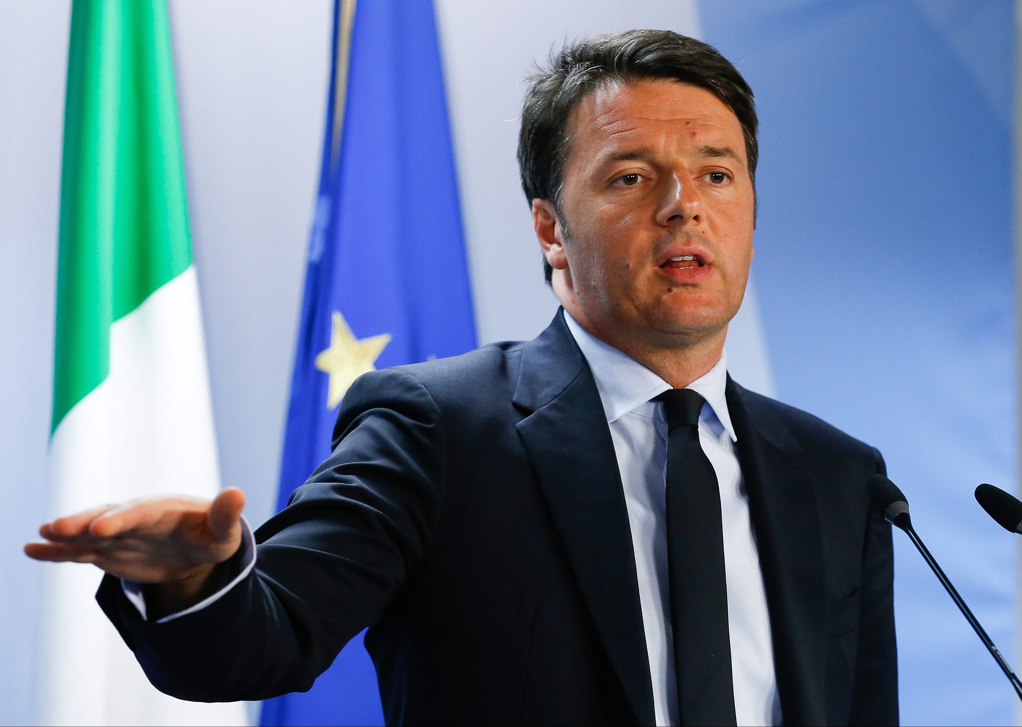 Ιταλία: Πικρή αίσθηση από τον «εκβιασμό Ρέντσι» για εκλογικό νόμο