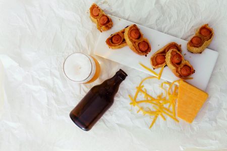 Παλμιέ με λουκάνικο και τσένταρ