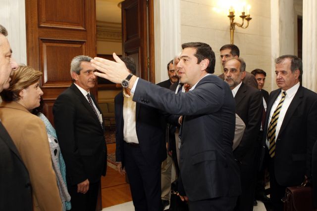 Περιφερειάρχες – δήμαρχοι πήραν εγγυήσεις από τον Πρωθυπουργό ότι το μέτρο για τα διαθέσιμα είναι προσωρινό