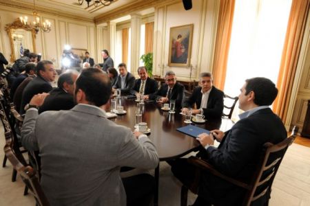 «Καλύπτουν» περιφερειάρχες με δουλειές