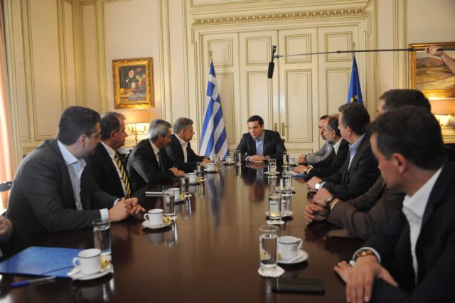 Περιφερειάρχες: «Εν αγνοία μας η τροπολογία για το ασυμβίβαστο»