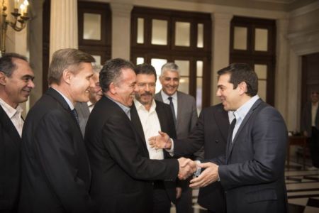 Εξαιρούνται τα ανταποδοτικά τέλη των δήμων από τη μεταφορά στην ΤτΕ