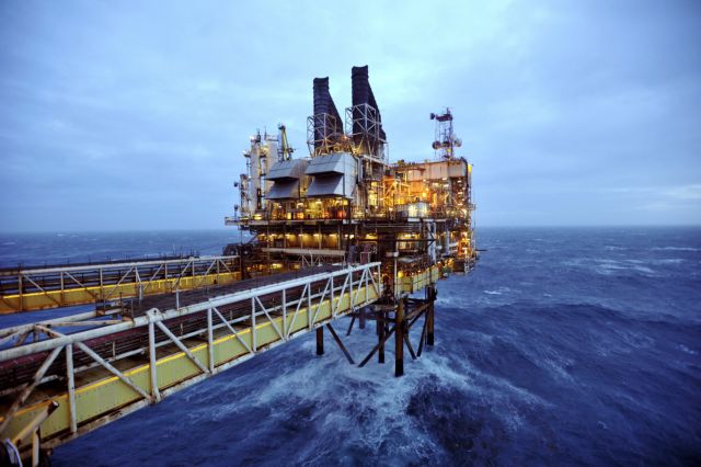 O ΟΠΕΚ μειώνει την παραγωγή πετρελαίου