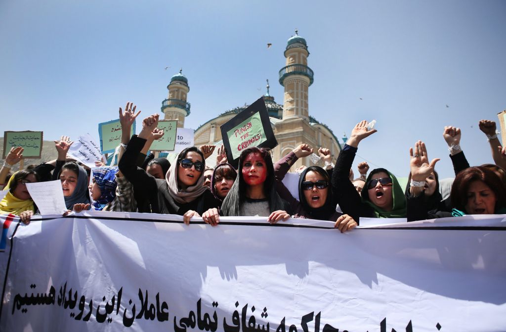 Αφγανιστάν: Καταδίκη σε θάνατο για τους τέσσερις που λίντσαραν γυναίκα