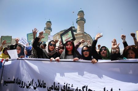 Αφγανιστάν: Καταδίκη σε θάνατο για τους τέσσερις που λίντσαραν γυναίκα