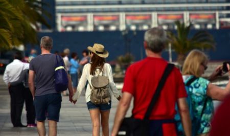 Ρεκόρ αφίξεων τουριστών το 2016 αναμένει ο ΣΕΤΕ