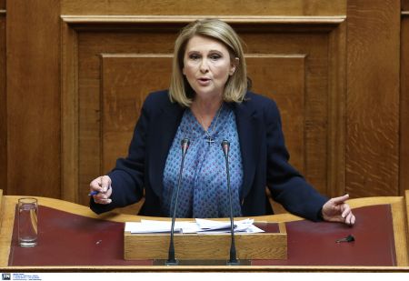 Βουλή: Κόντρα Βούλτεψη-Λεουτσάκου με αφορμή το… χαρτί υγείας