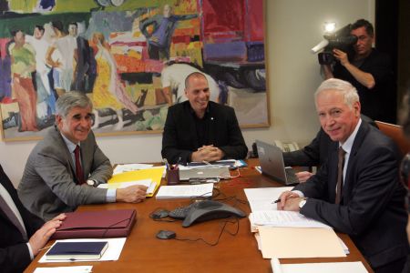 Βαρουφάκης: Δηλώστε τις καταθέσεις σας στο εξωτερικό για να τις σώσετε