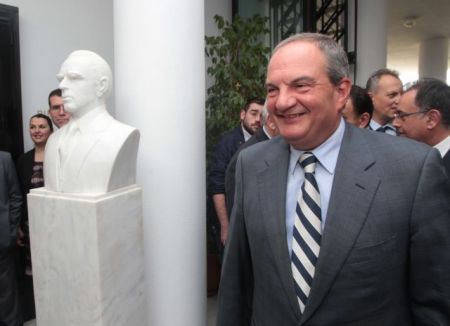 Πρόεδρε, Κώστα, τράβα μπρος